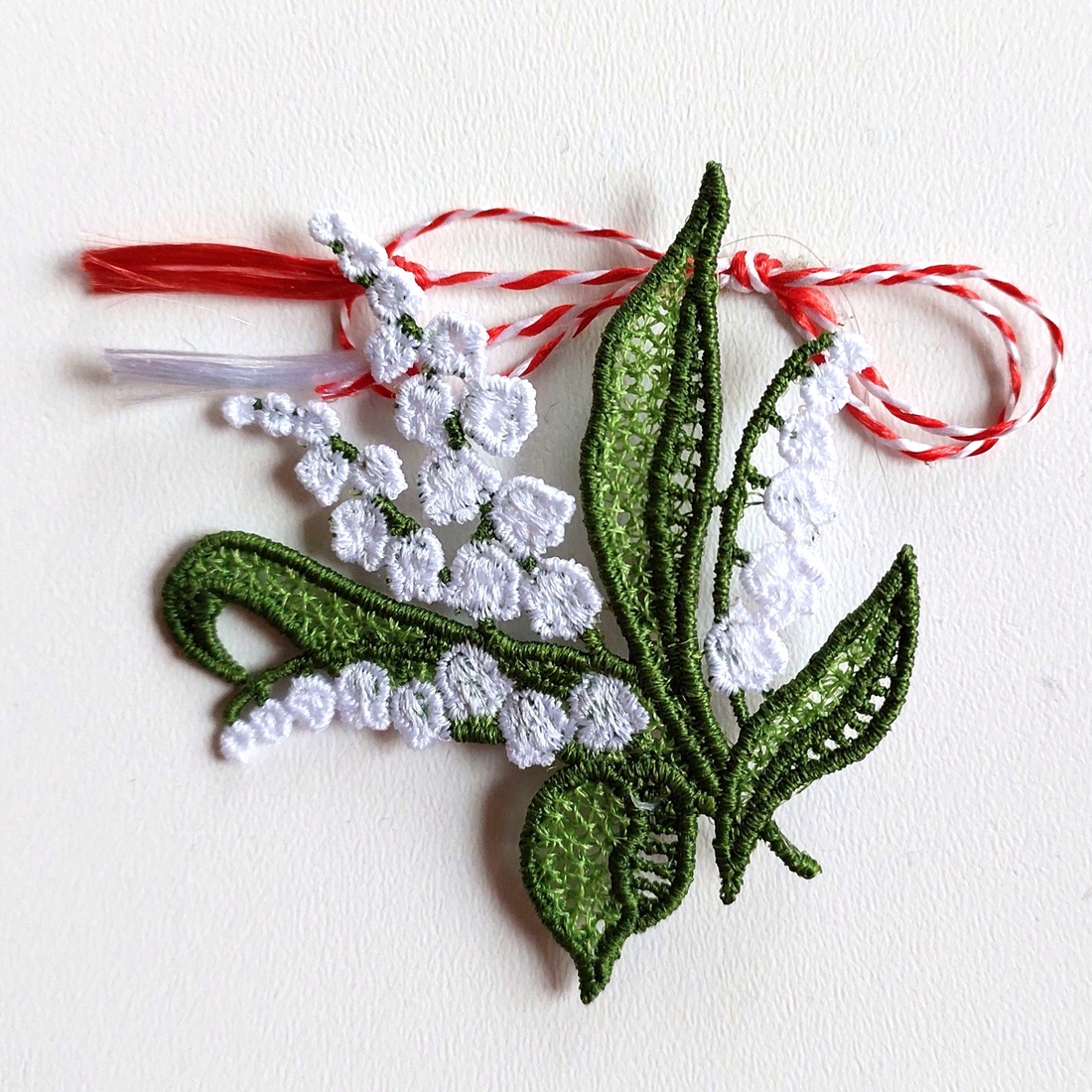 Martisor Buchet Margaritar Brodat - bijuterii - mărțișor - Artynos.ro