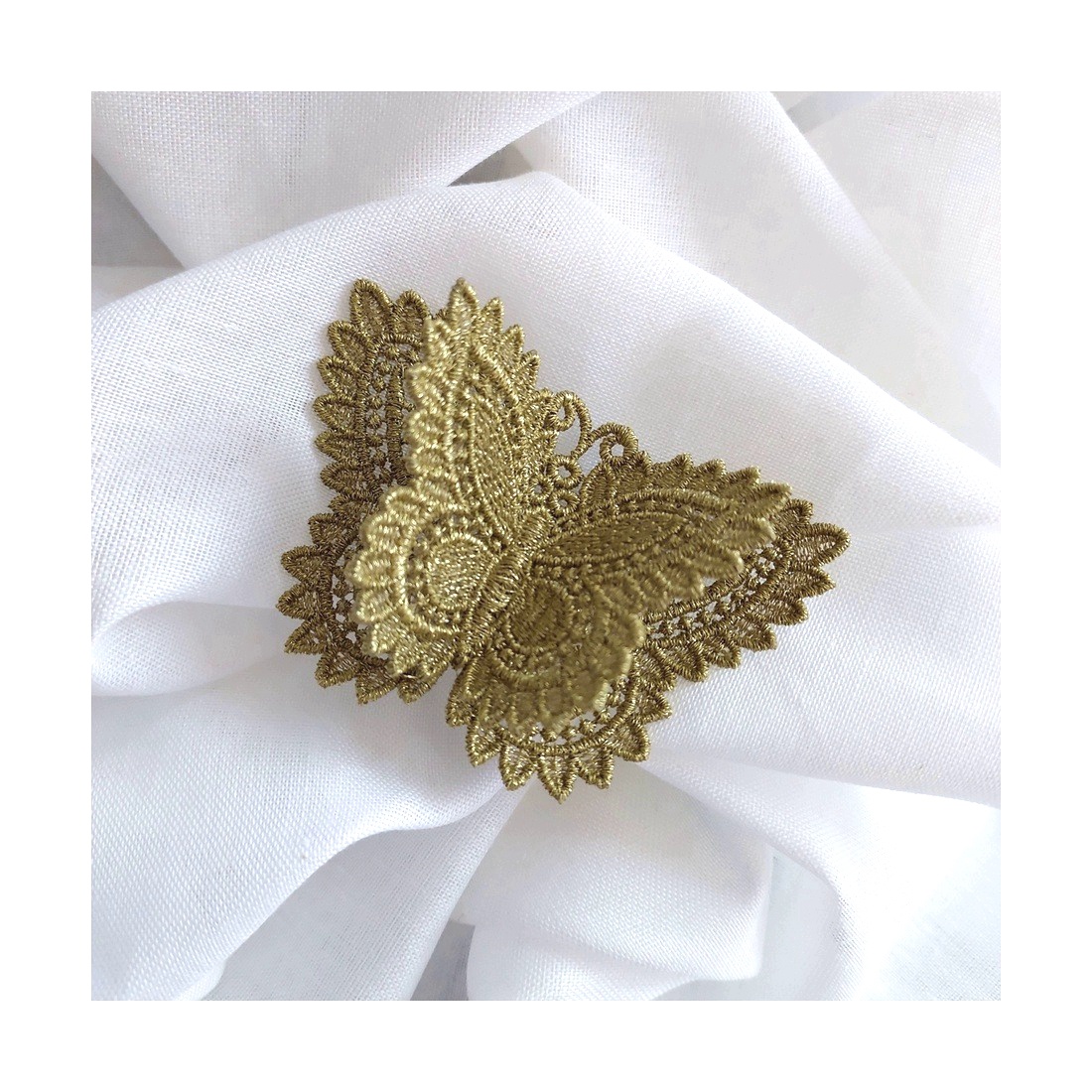 Brosa fluture 3D Auriu Ancient - bijuterii - mărțișor - Artynos.ro