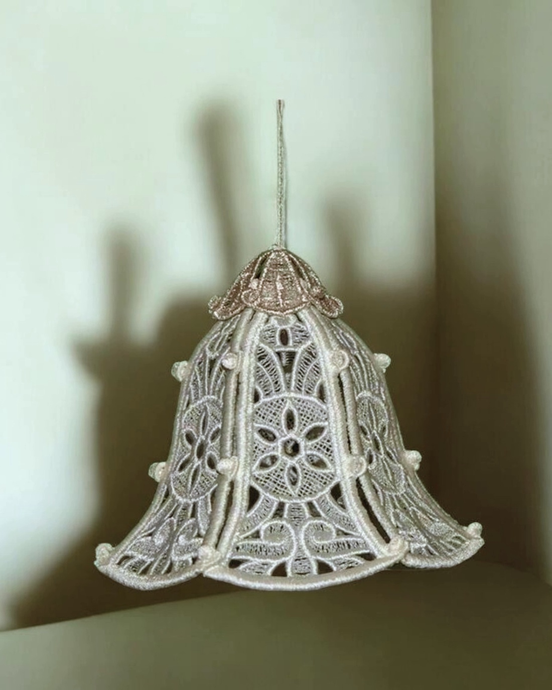 Clopotel 3D brodat alb - crăciun - decorațiuni de crăciun de casă - globuri de crăciun - Artynos.ro