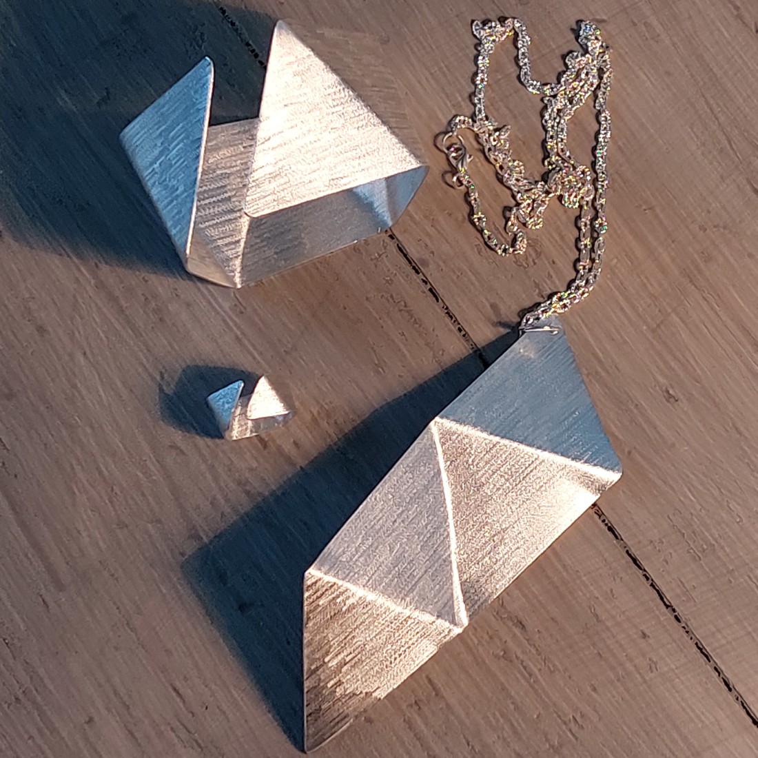 Minimală în formă de pană din aluminiu - bijuterii - seturi de bijuterii - Artynos.ro Minimală în formă de pană din aluminiu - bijuterii - seturi de bijuterii - Artynos.ro