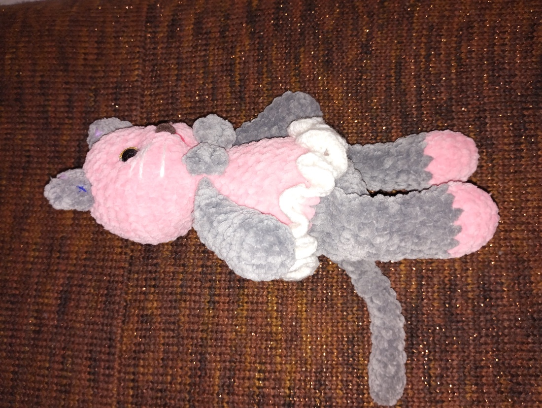 Pisicuța pluș crosetat - jucării și echipamente pentru copii - mașini mici, vehicule - avion de jucărie - Artynos.ro