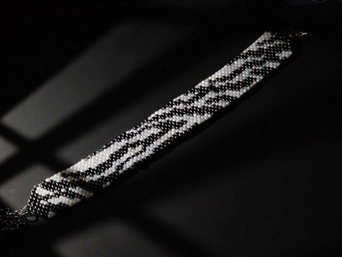 Brățară țesută mărgele miyuki - model zebra - bijuterii - brățări - brățări din mărgele - Artynos.ro