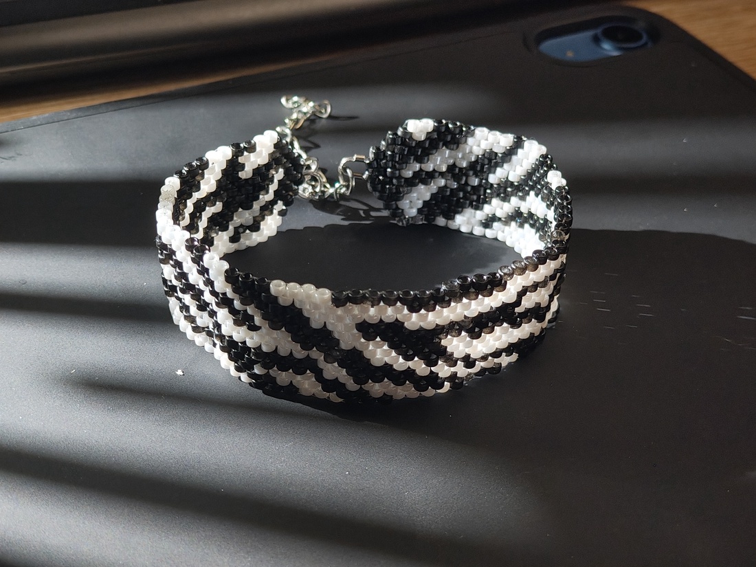 Brățară țesută mărgele miyuki - model zebra - bijuterii - brățări - brățări din mărgele - Artynos.ro