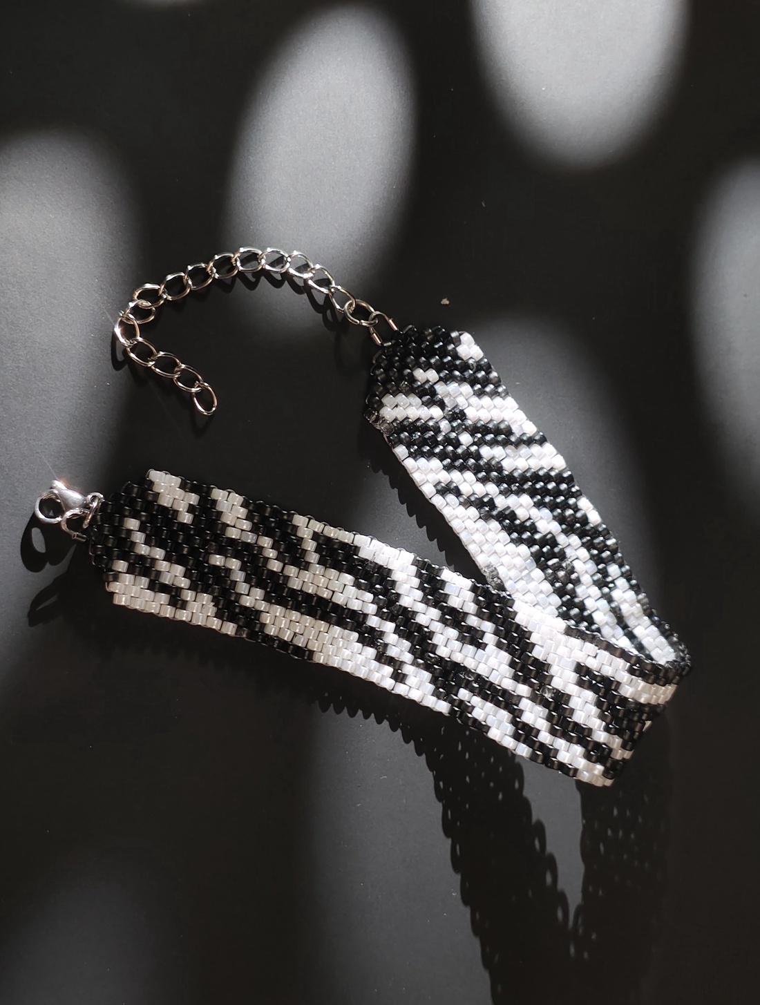 Brățară țesută mărgele miyuki - model zebra - bijuterii - brățări - brățări din mărgele - Artynos.ro