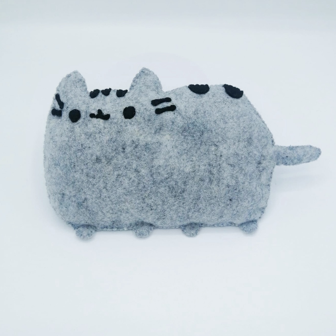 Jucarie Pisica din fetru gri Pusheen Cat - jucării și echipamente pentru copii - plușuri - pisică de pluș - Artynos.ro