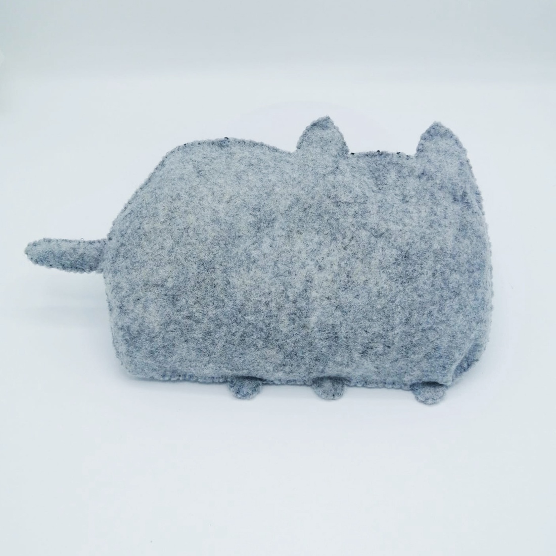 Jucarie Pisica din fetru gri Pusheen Cat - jucării și echipamente pentru copii - plușuri - pisică de pluș - Artynos.ro