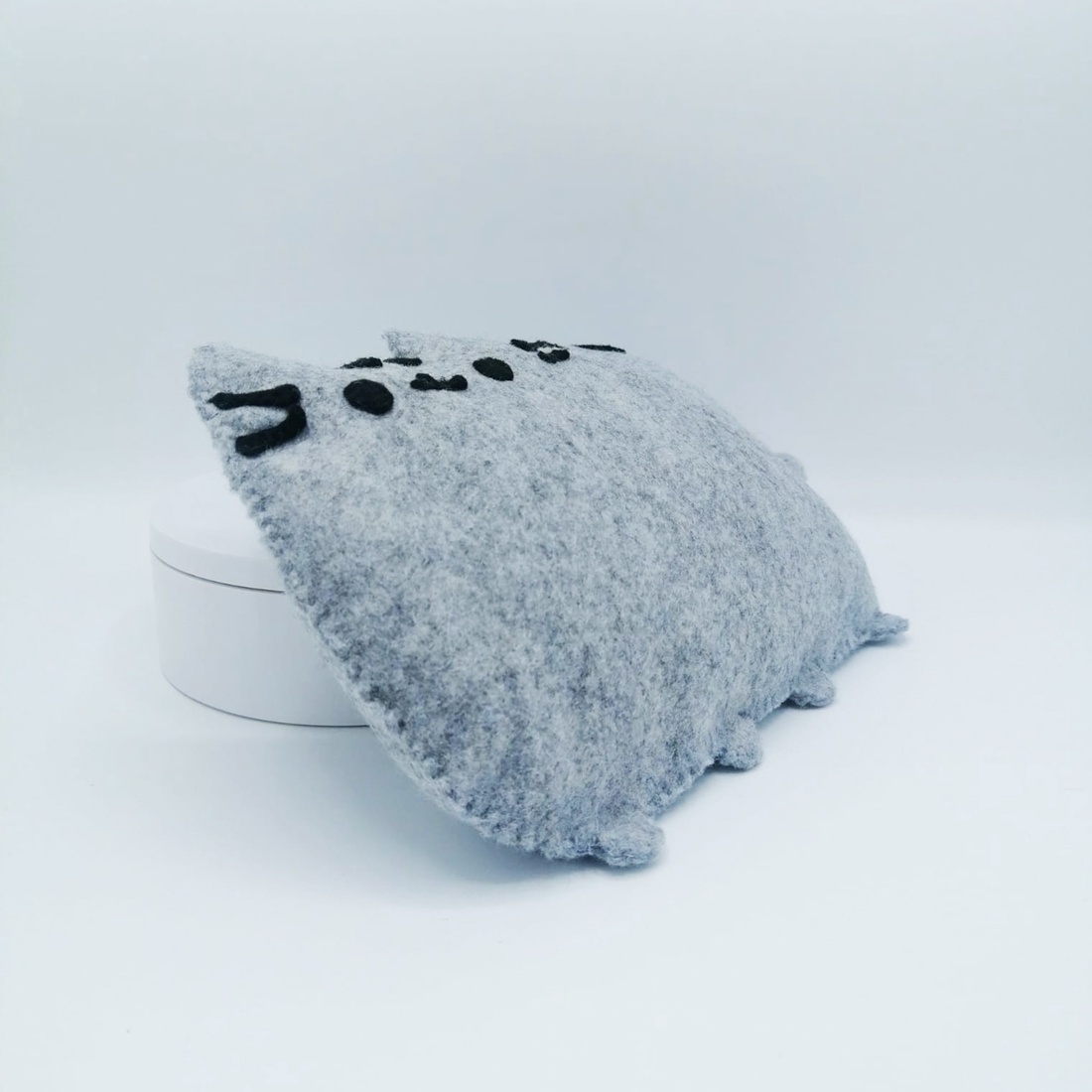 Jucarie Pisica din fetru gri Pusheen Cat - jucării și echipamente pentru copii - plușuri - pisică de pluș - Artynos.ro