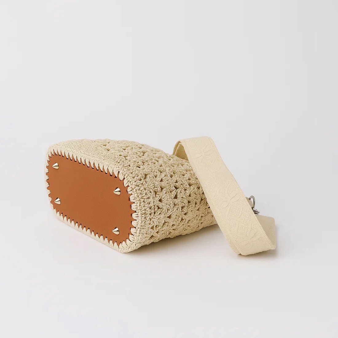 Poseta crosetata bej, curea reglabila, handmade - genți și portofele - genți de mână și umăr - geantă casual - Artynos.ro