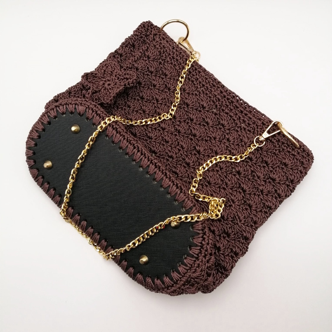 Poseta crosetata maro, Curea din lant auriu, handmade - genți și portofele - genți de mână și umăr - geantă casual - Artynos.ro