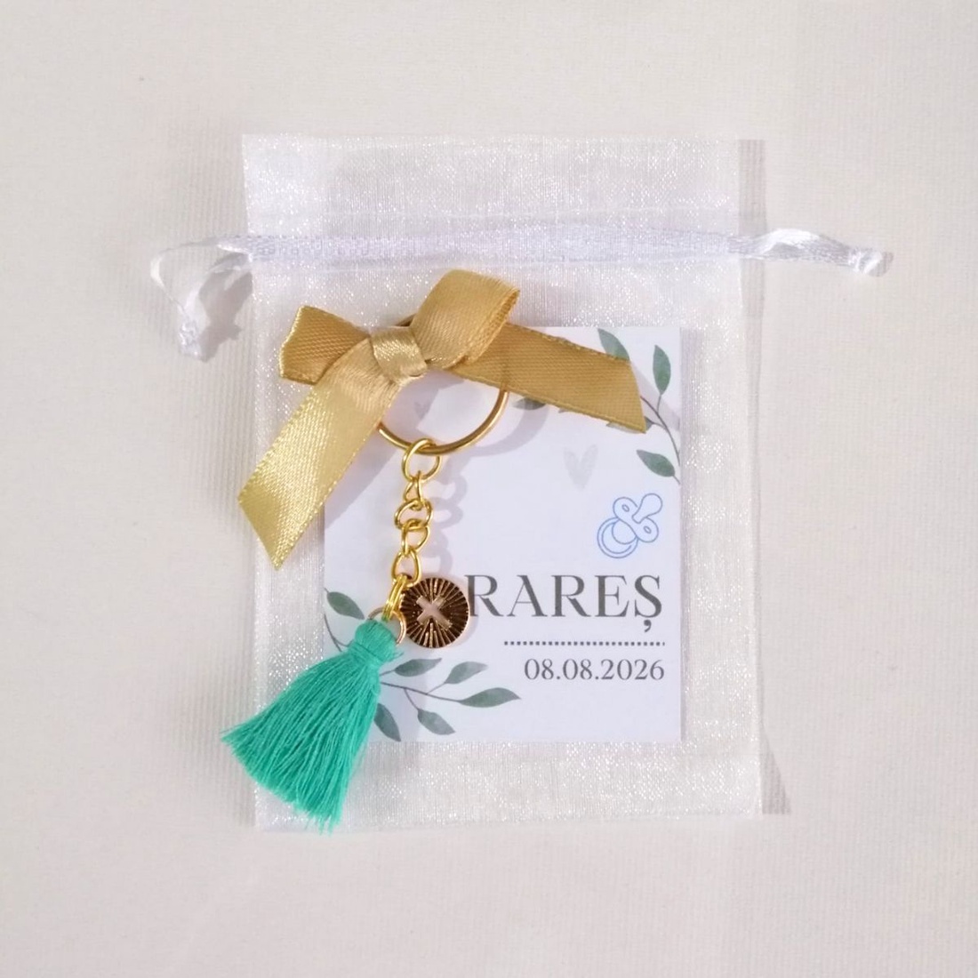 Set 5 Marturii Personalizate Botez Breloc auriu cu verde/roz/alb si Cruciulita - jucării și echipamente pentru copii - daruri de botez - Artynos.ro