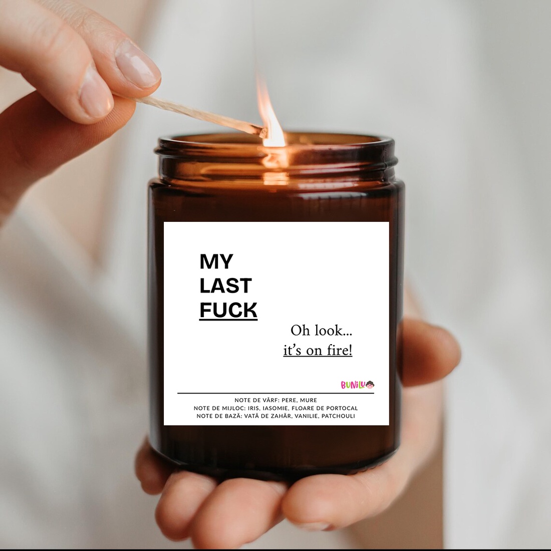 Lumanare parfumata BUNILU, din ceara de soia, recipient sticla cu capac, mesaj amuzant, maro, 150 ml - casă & stil de viață - lumânări, parfumuri, arome - lumânări artizanale - Artynos.ro