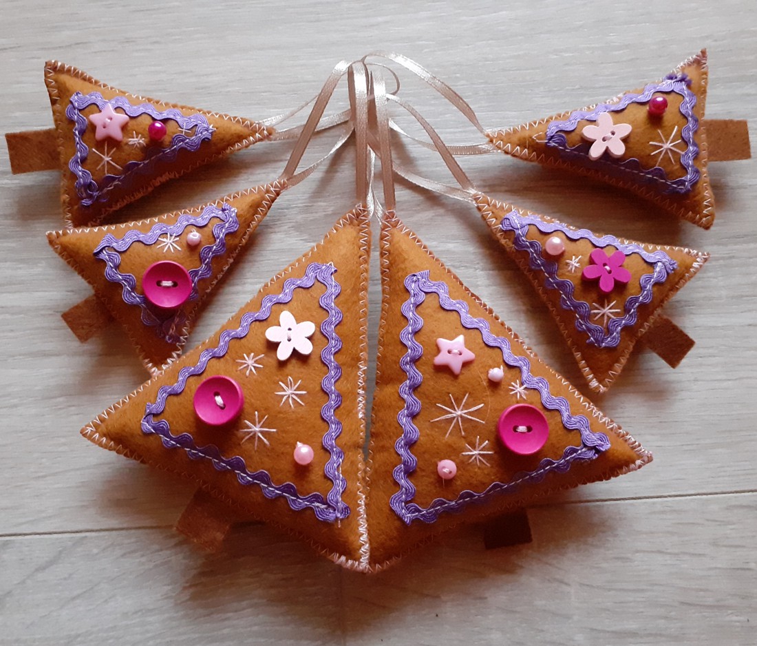 Ornamente din fetru cu model de turtă dulce - - Artynos.ro Ornamente din fetru cu model de turtă dulce - - Artynos.ro