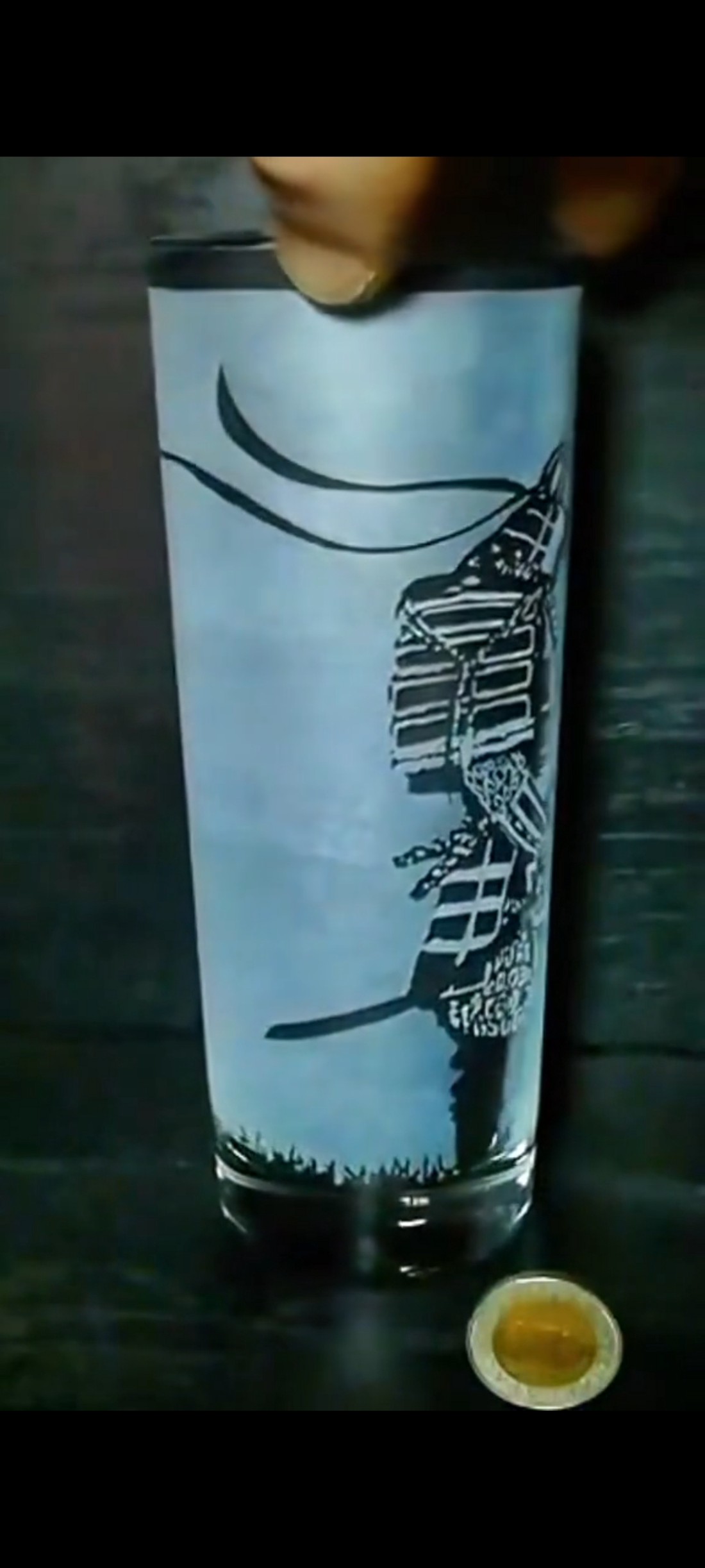 Pahar de sticlă gravat manual cu motiv samurai  -  - Artynos.ro