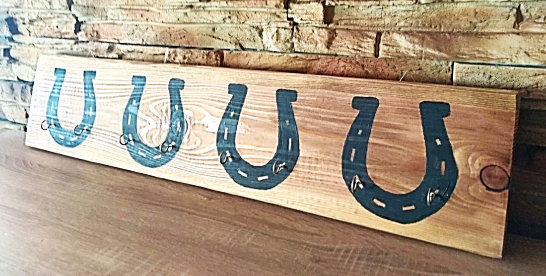 Suport de perete cu model de potcoavă - casă & stil de viață - accesorii pentru decorat casa - decorațiuni de pereți, decorațiuni suspendate - suport pentru chei - Artynos.ro Suport de perete cu model de potcoavă - casă & stil de viață - accesorii pentru decorat casa - decorațiuni de pereți, decorațiuni suspendate - suport pentru chei - Artynos.ro
