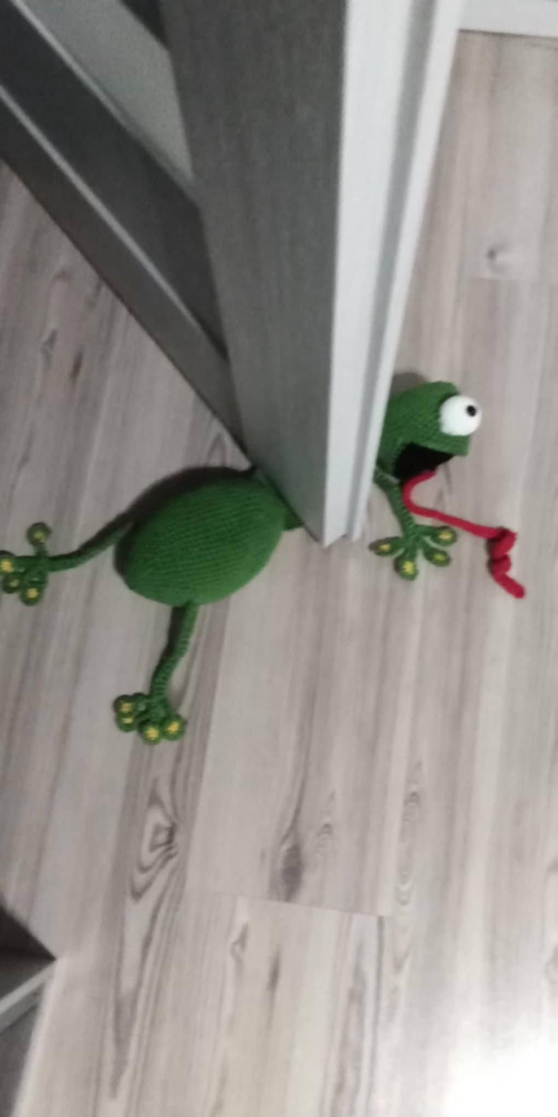 Broscuță doortop - jucării și echipamente pentru copii - plușuri - broască de pluș - Artynos.ro