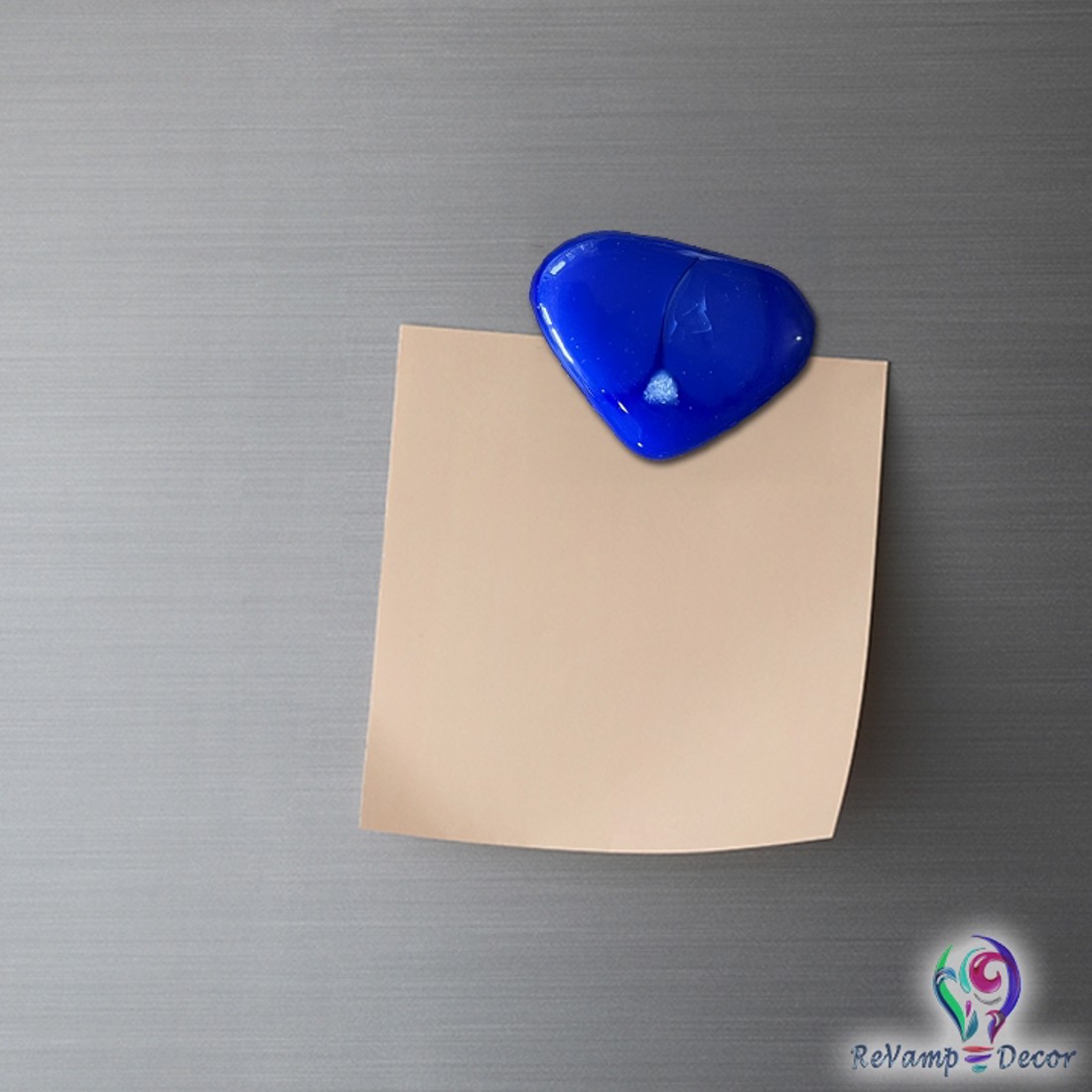 Magnet de răcire din sticlă topită cu inimă albastră - - Artynos.ro Magnet de răcire din sticlă topită cu inimă albastră - - Artynos.ro