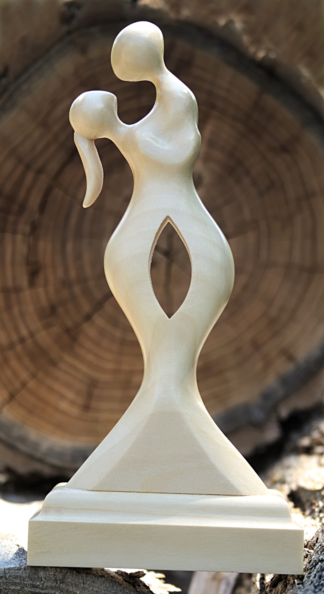 Tu și cu mine - Statuie de nuc -  - Artynos.ro