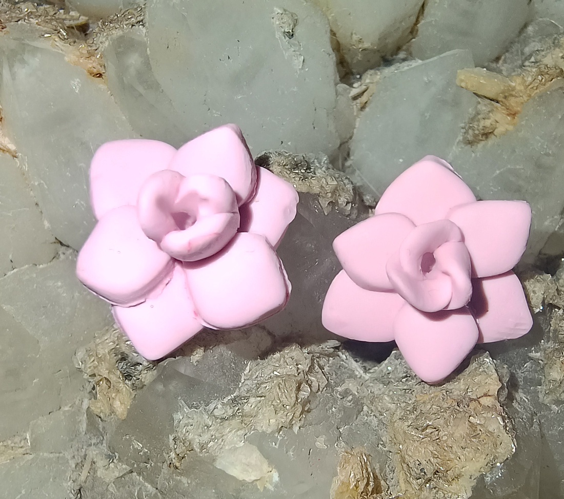 Flori roz - bijuterii - cercei - cercei din rășină - Artynos.ro