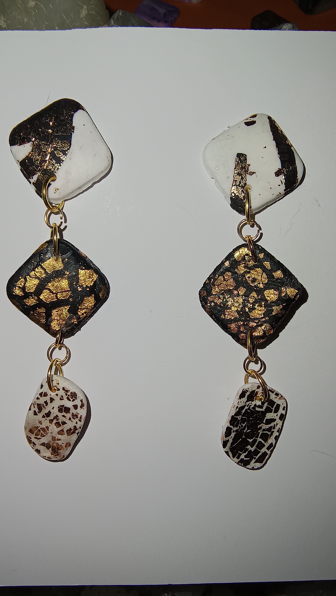 Cercei in alb și negru - bijuterii - cercei - cercei lungi - Artynos.ro