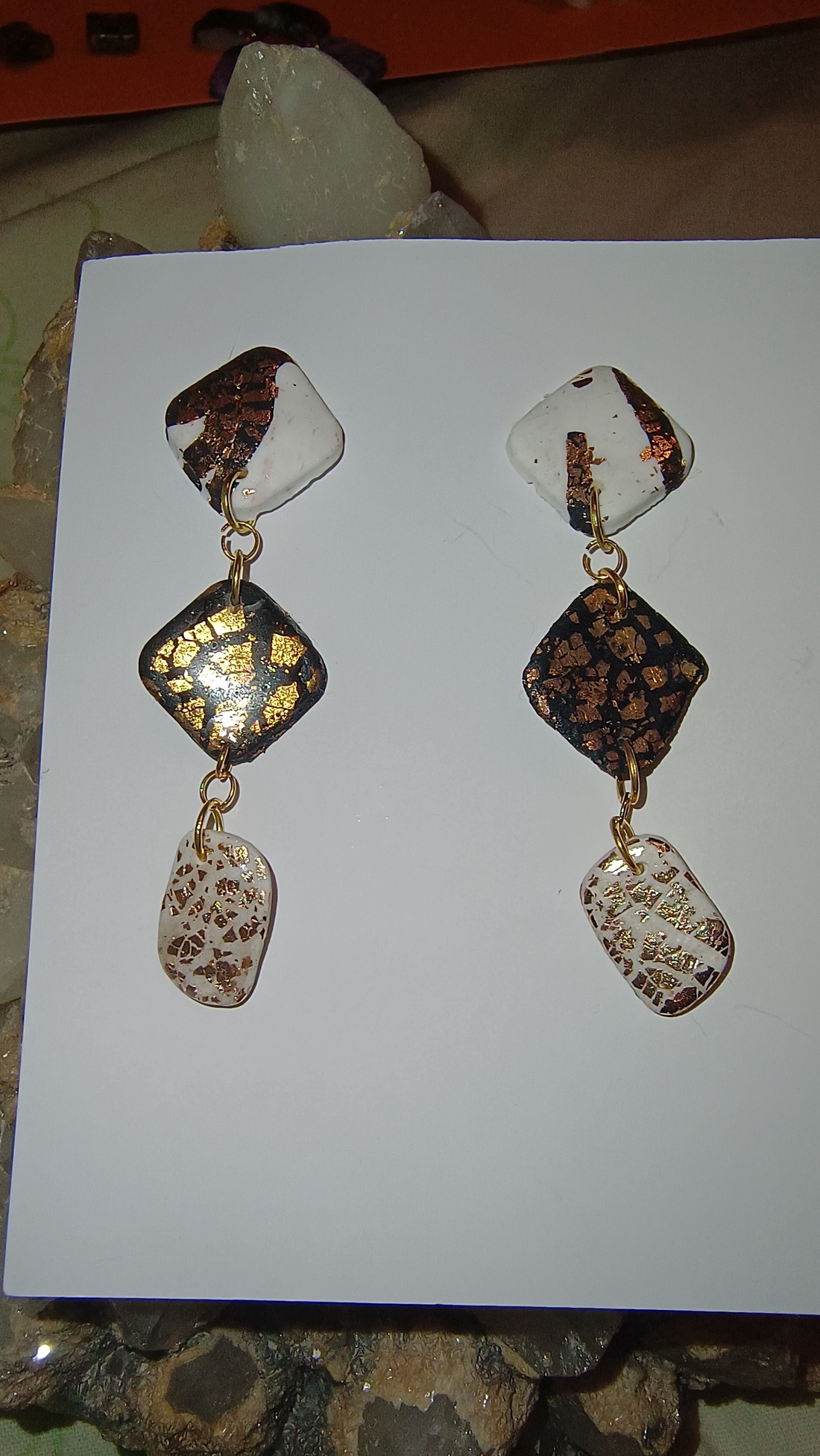 Cercei in alb și negru - bijuterii - cercei - cercei lungi - Artynos.ro