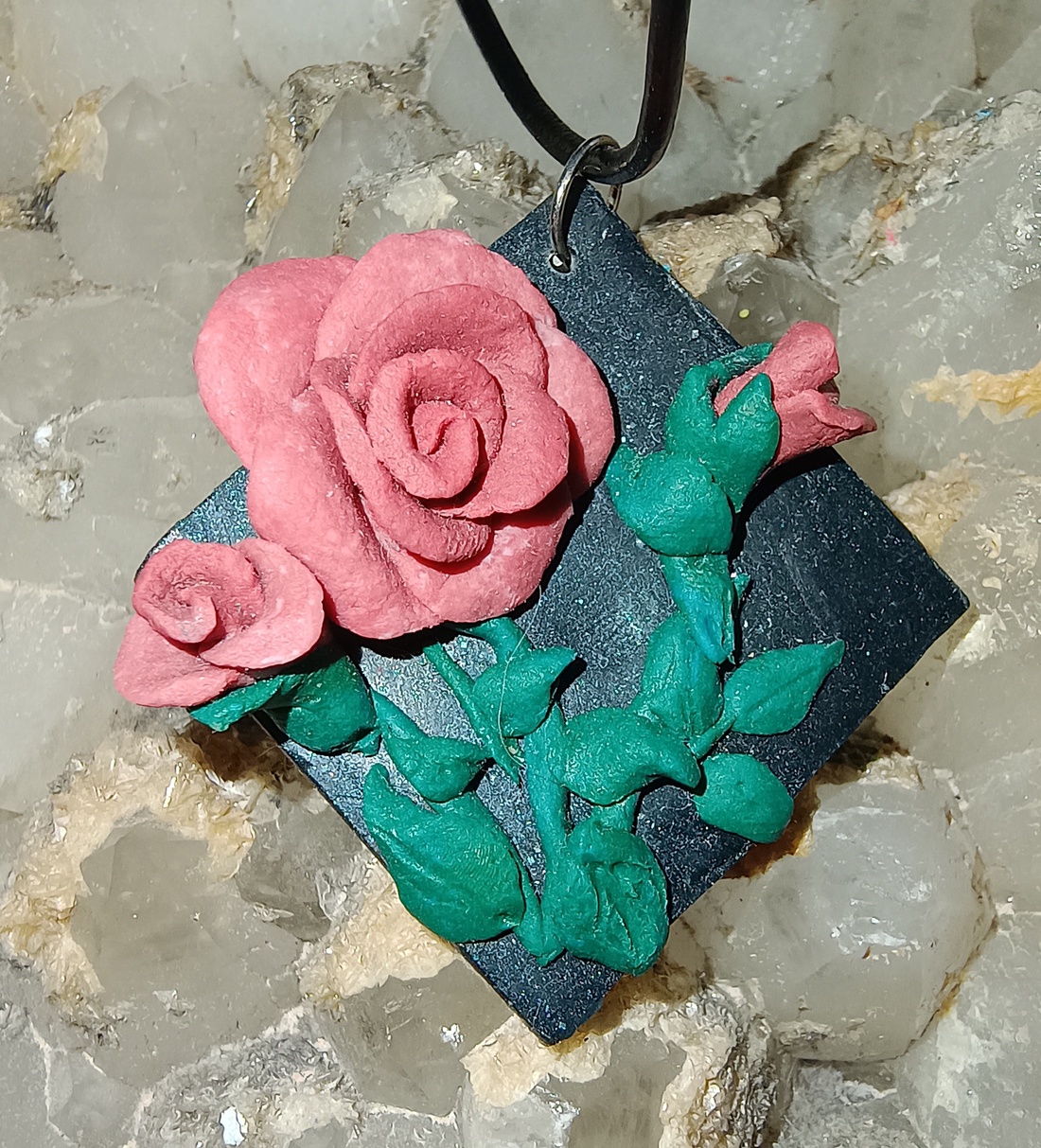 Trandafiri - bijuterii - coliere - pandative - Artynos.ro