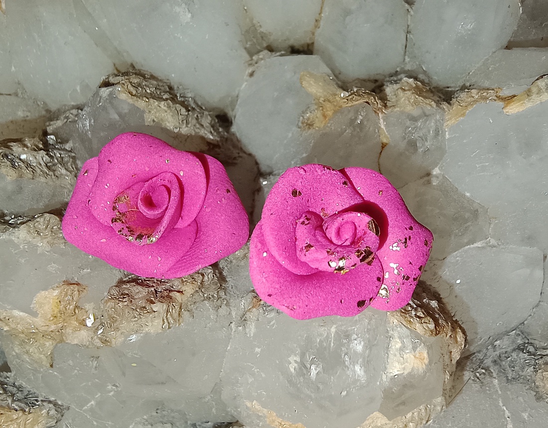 Trandafiri - bijuterii - cercei - cercei din rășină - Artynos.ro