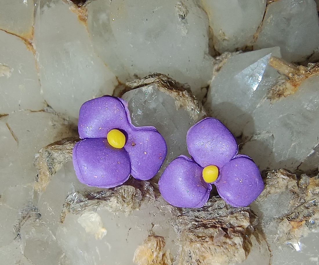 Violete - bijuterii - cercei - cercei din rășină - Artynos.ro