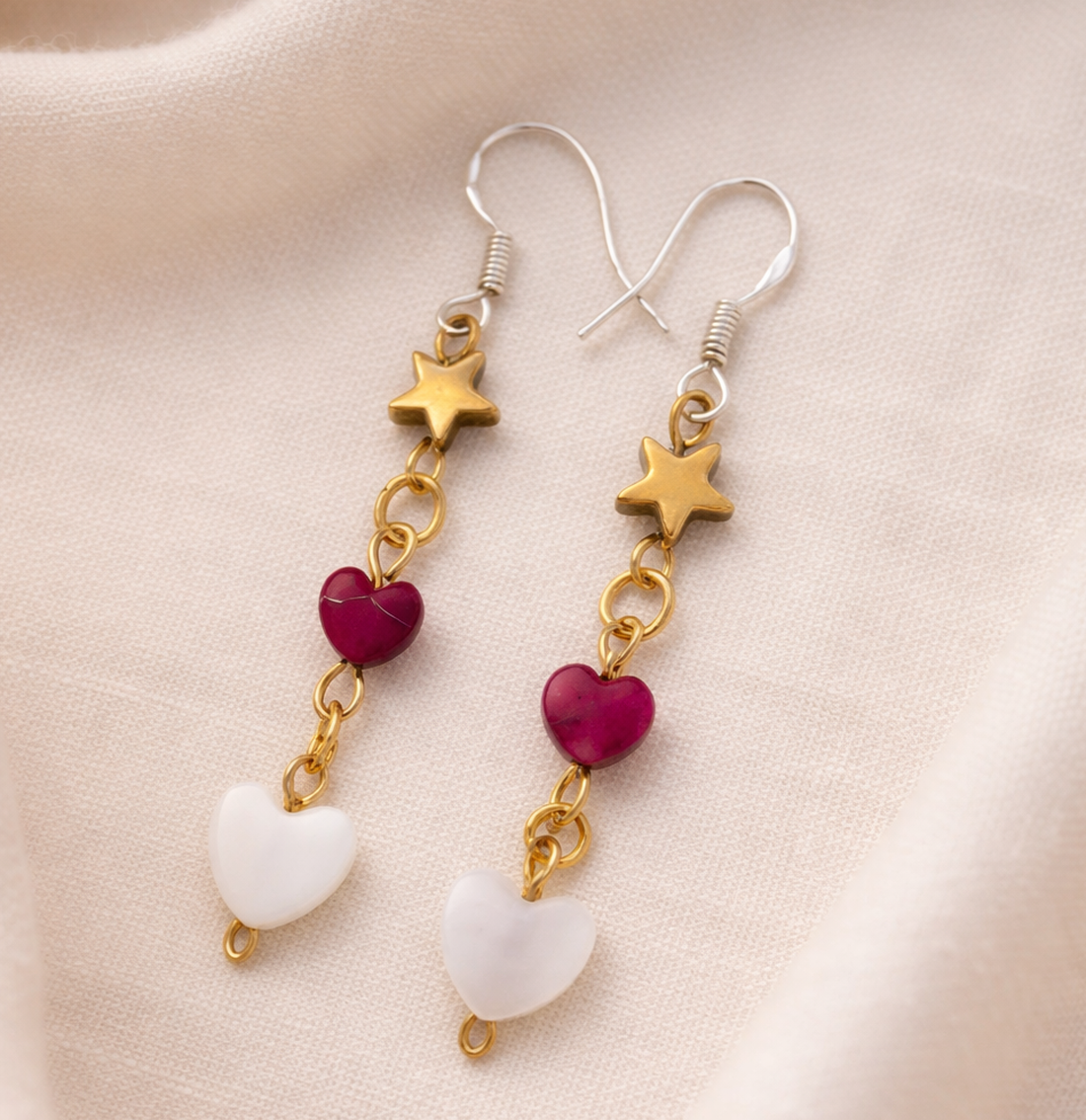 Cercei handmade romantici  inimioare fucsia + alb, tortițe argint 925, boho cute - bijuterii - cercei - cercei din pietre semiprețioase - Artynos.ro