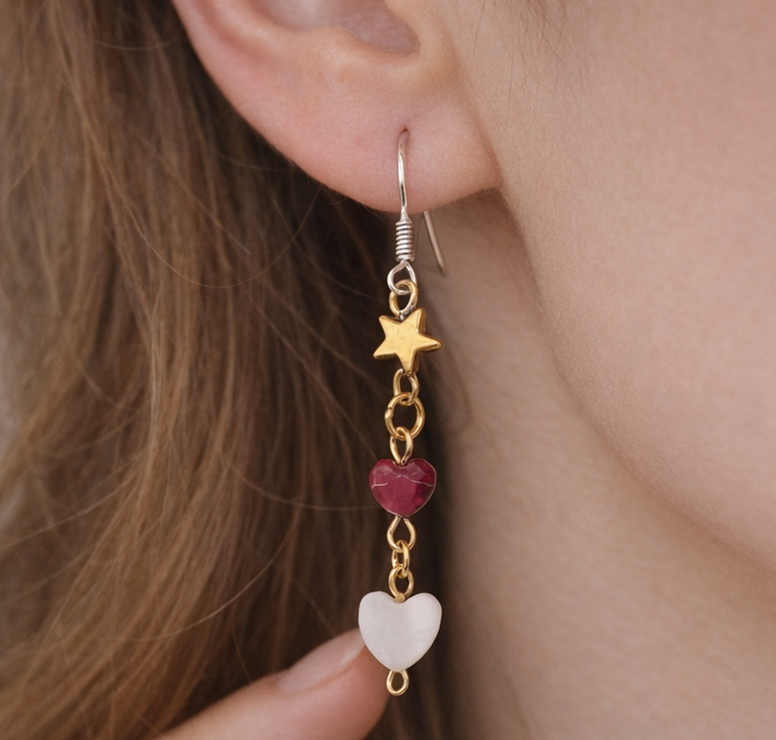 Cercei handmade romantici  inimioare fucsia + alb, tortițe argint 925, boho cute - bijuterii - cercei - cercei din pietre semiprețioase - Artynos.ro