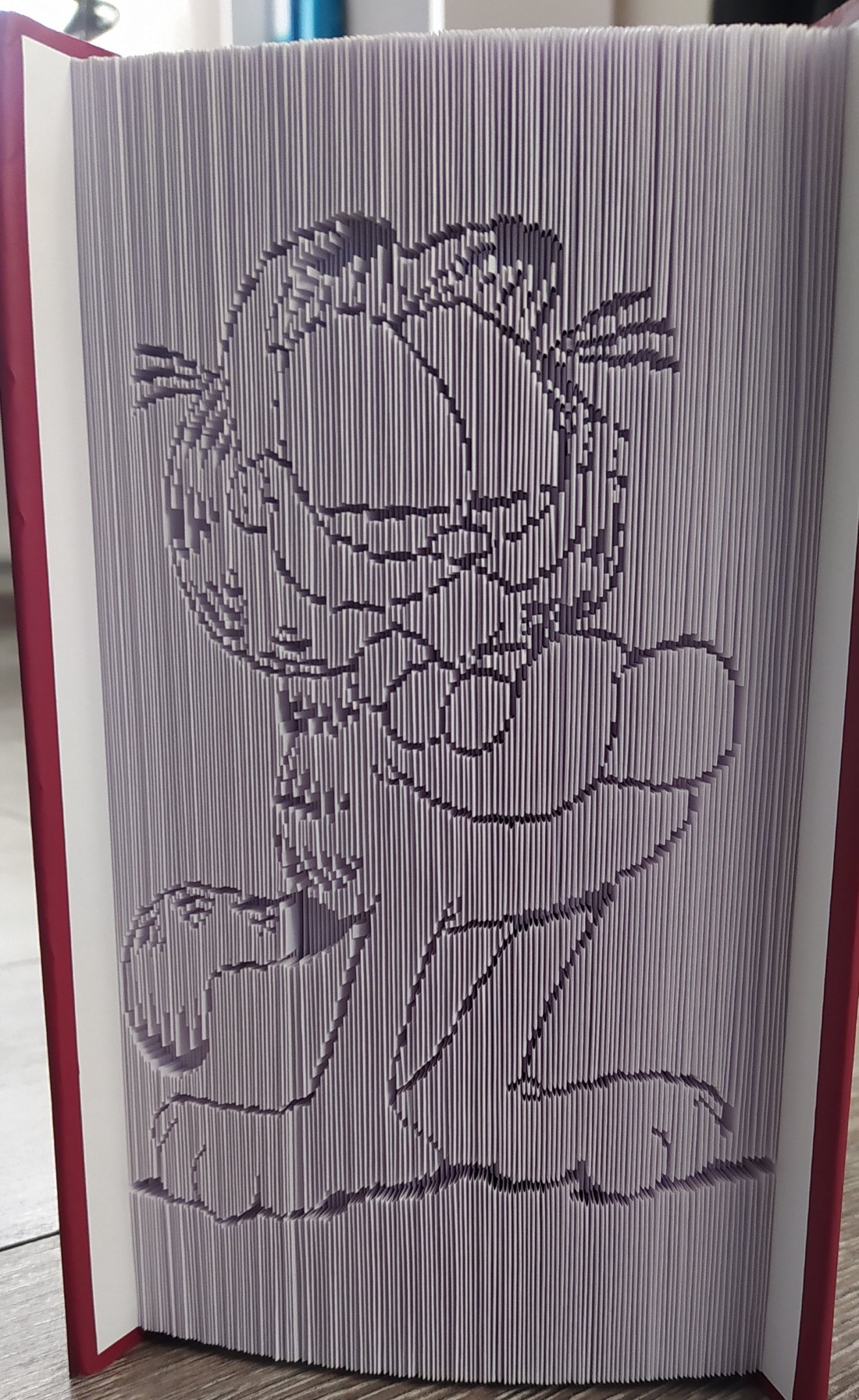 Sculptura de carte Garfield - casă & stil de viață - accesorii pentru decorat casa - decorațiuni de masă și decorațiuni pentru rafturi  - sculptură de carte, carte pliată - Artynos.ro