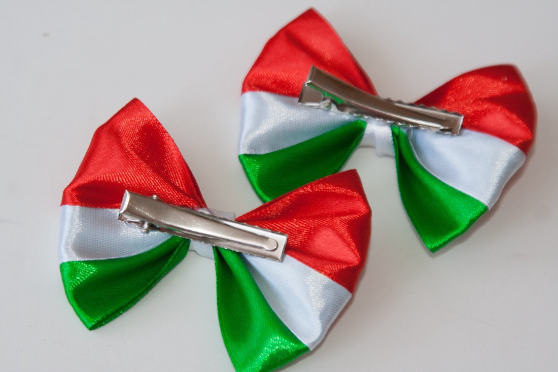 Clemă de păr cu panglică în culorile naționale - roșu/alb/verde - îmbrăcăminte și modă - accesorii păr - clemă de păr și ac de păr - Artynos.ro