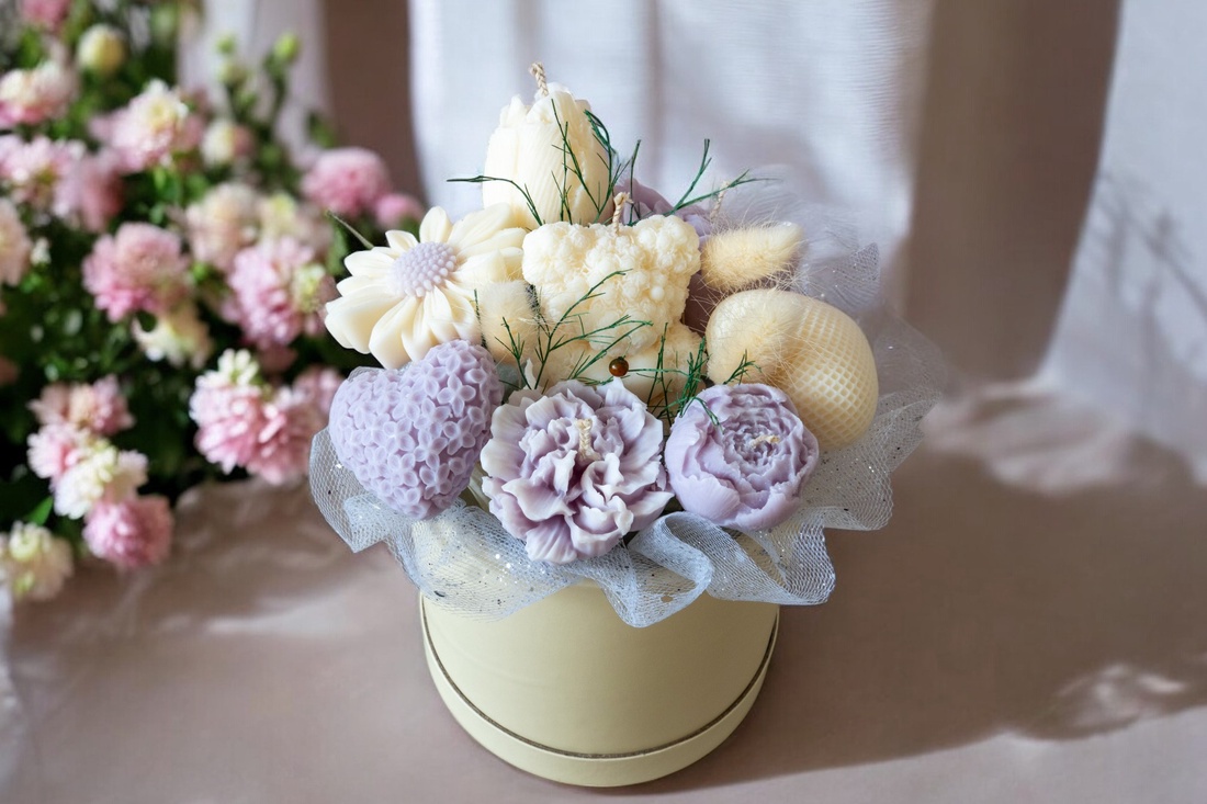 Aranjament Floral Parfumat din ceara de soia, cadou inceput de an scolar - casă & stil de viață - lumânări, parfumuri, arome - lumânare - lumânări artizanale - Artynos.ro Aranjament Floral Parfumat din ceara de soia, cadou inceput de an scolar - casă & stil de viață - lumânări, parfumuri, arome - lumânare - lumânări artizanale - Artynos.ro