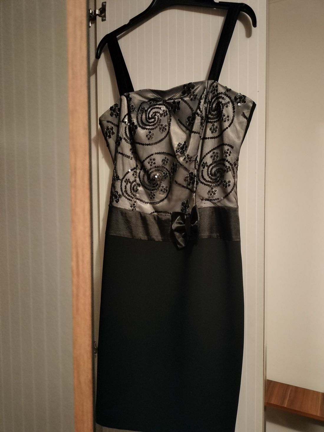 Rochie elegantă neagra cu paiete   - îmbrăcăminte și modă - haine damă - rochii elegante - Artynos.ro
