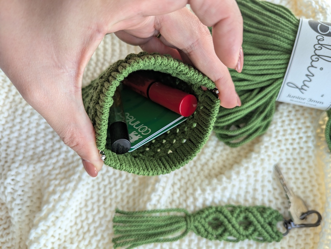 Set Breloc și Portofel Moss Green - accessorii și unelte - accesorii decorative - alte accesorii - Artynos.ro Set Breloc și Portofel Moss Green - accessorii și unelte - accesorii decorative - alte accesorii - Artynos.ro