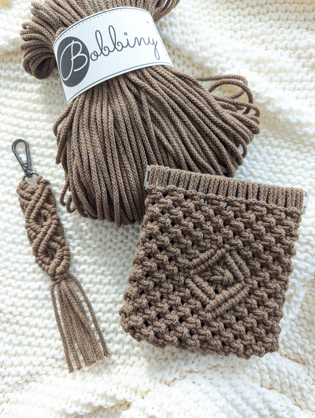 Set Breloc și Portofel Nut Brown - geantă și husă - portofele, huse, suporturi - portofel - portofele damă - Artynos.ro Set Breloc și Portofel Nut Brown - geantă și husă - portofele, huse, suporturi - portofel - portofele damă - Artynos.ro