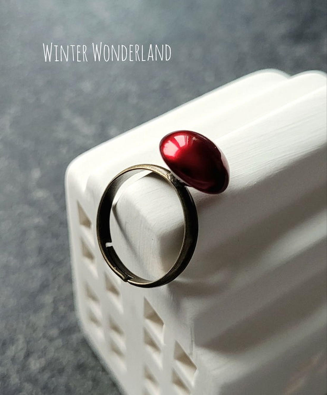 Inel reglabil cu perlă roșie mare - bijuterii - inele - inele cu perle - Artynos.ro