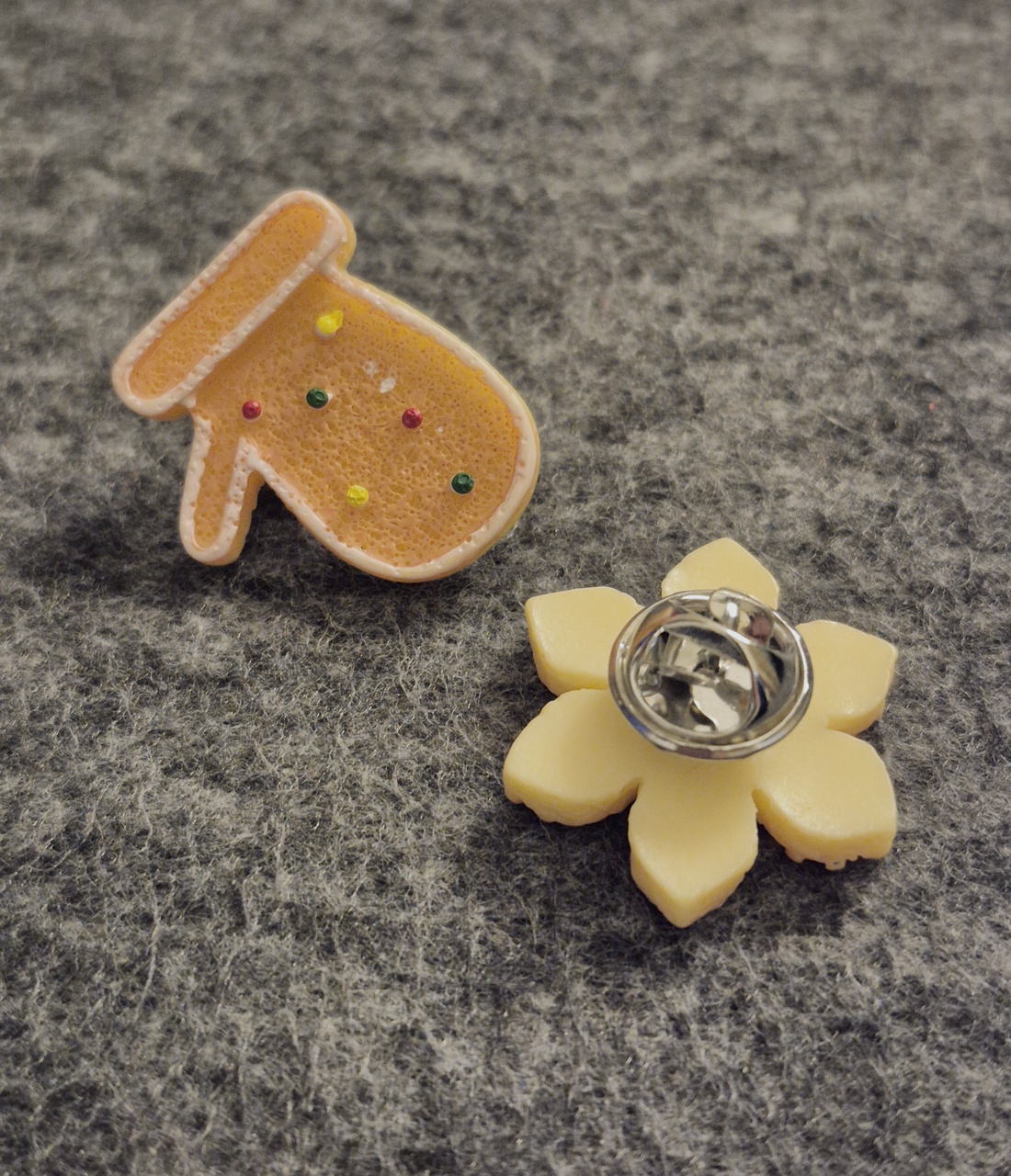 Set 2 broșe fursecuri  - bijuterii - broșe - Artynos.ro