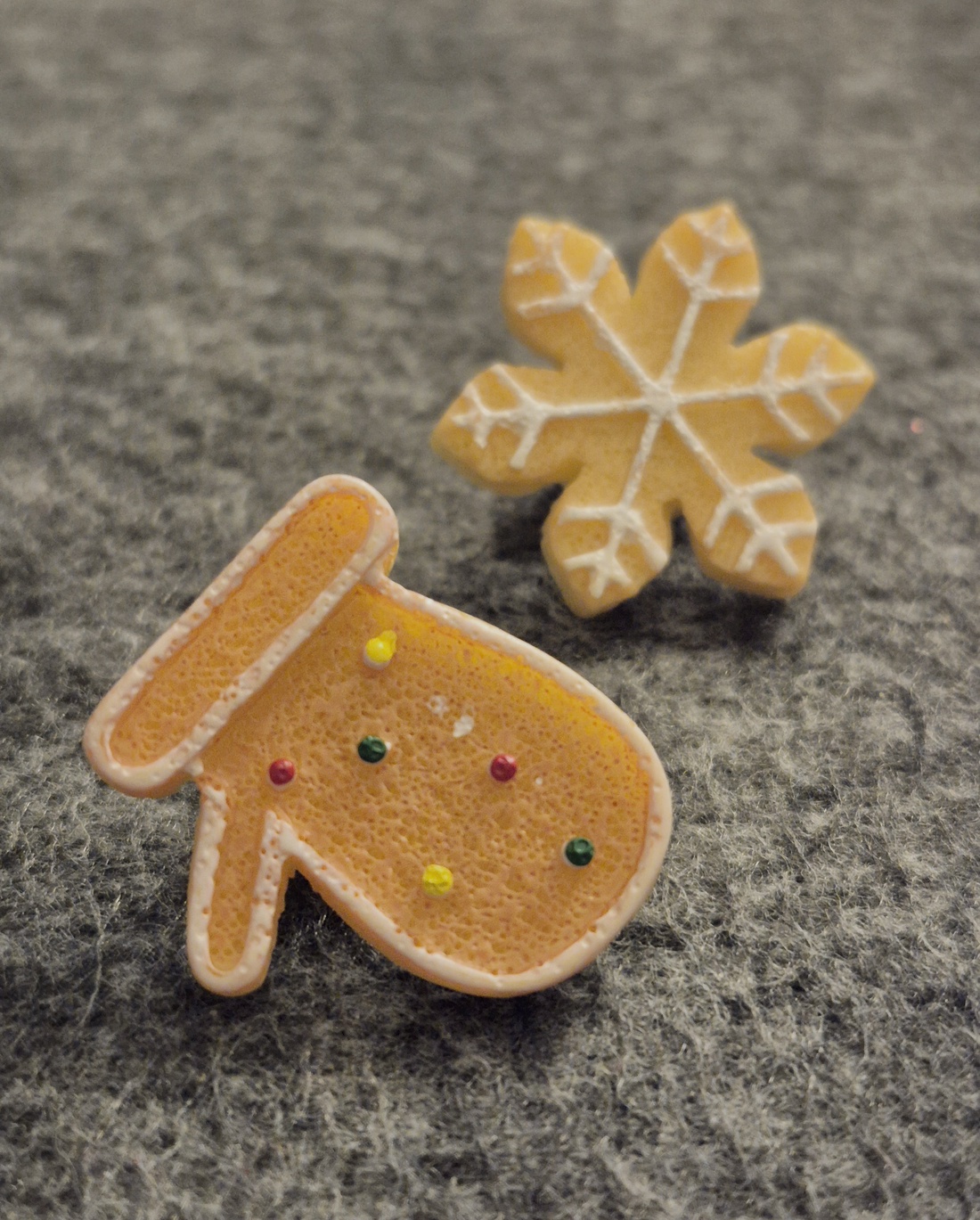 Set 2 broșe fursecuri  - bijuterii - broșe - Artynos.ro