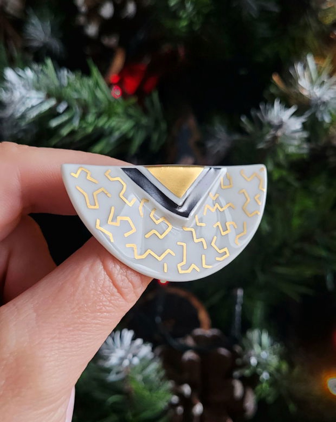 Broșă vintage de colecție Hutschenreuther 1814 - bijuterii - coliere - pandative - Artynos.ro