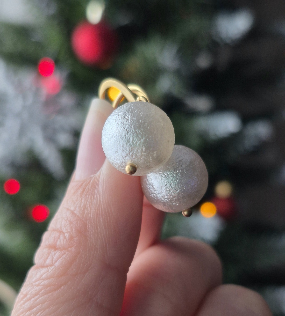 Cercei auriți din Perle Seashell alb-zăpadă - bijuterii - cercei - cercei din perle - Artynos.ro