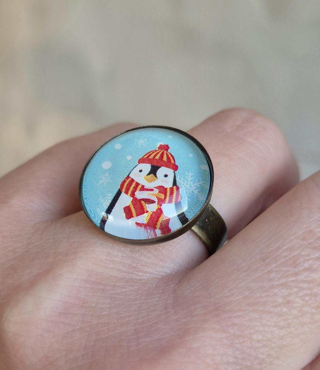 Inel reglabil cu Pingui echipat de iarnă  - bijuterii - inele - inele cu figurine - Artynos.ro