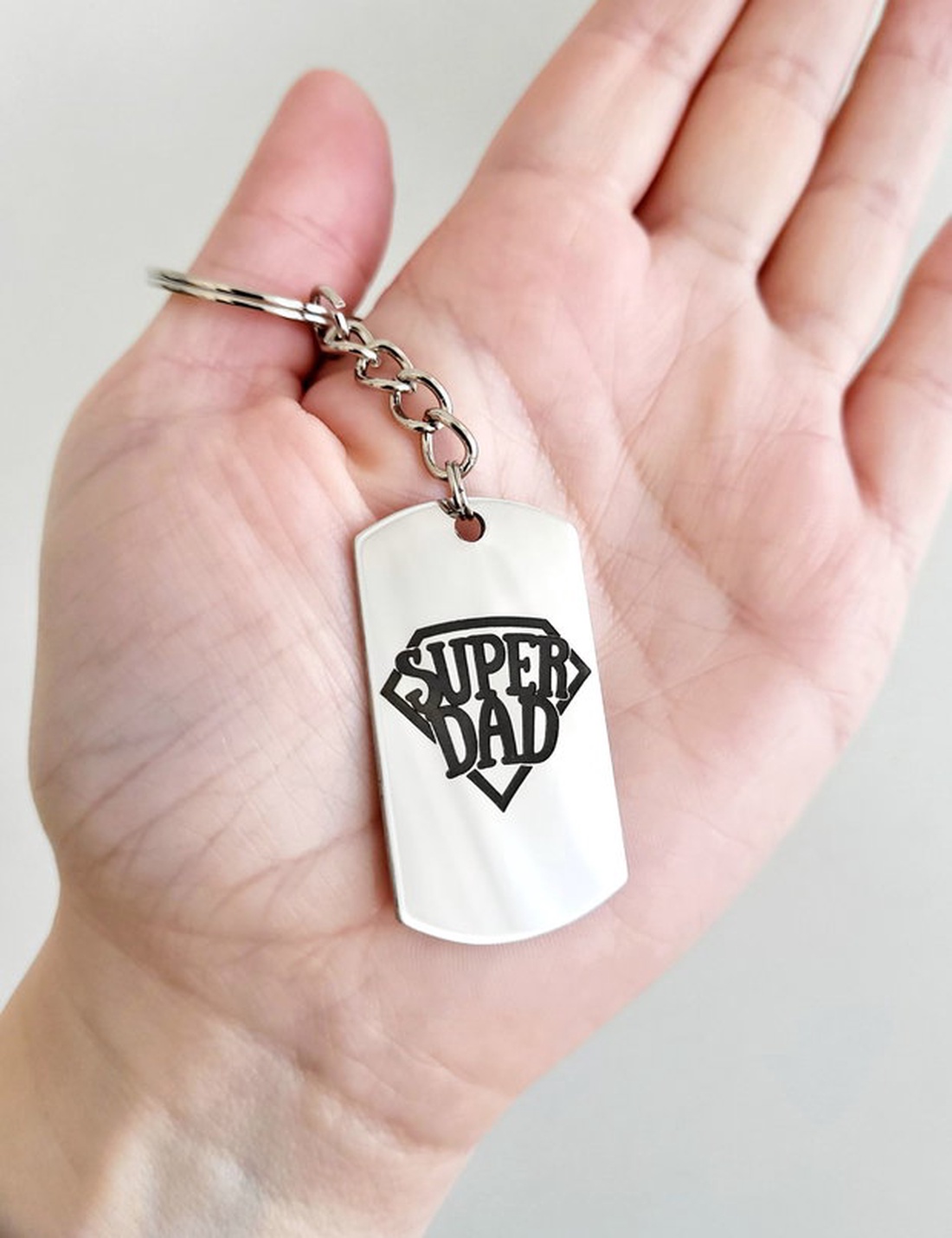 Breloc oțel inoxidabil SUPER DAD - genți și portofele - portofele, huse, suporturi - portofele - portofel bărbați - Artynos.ro