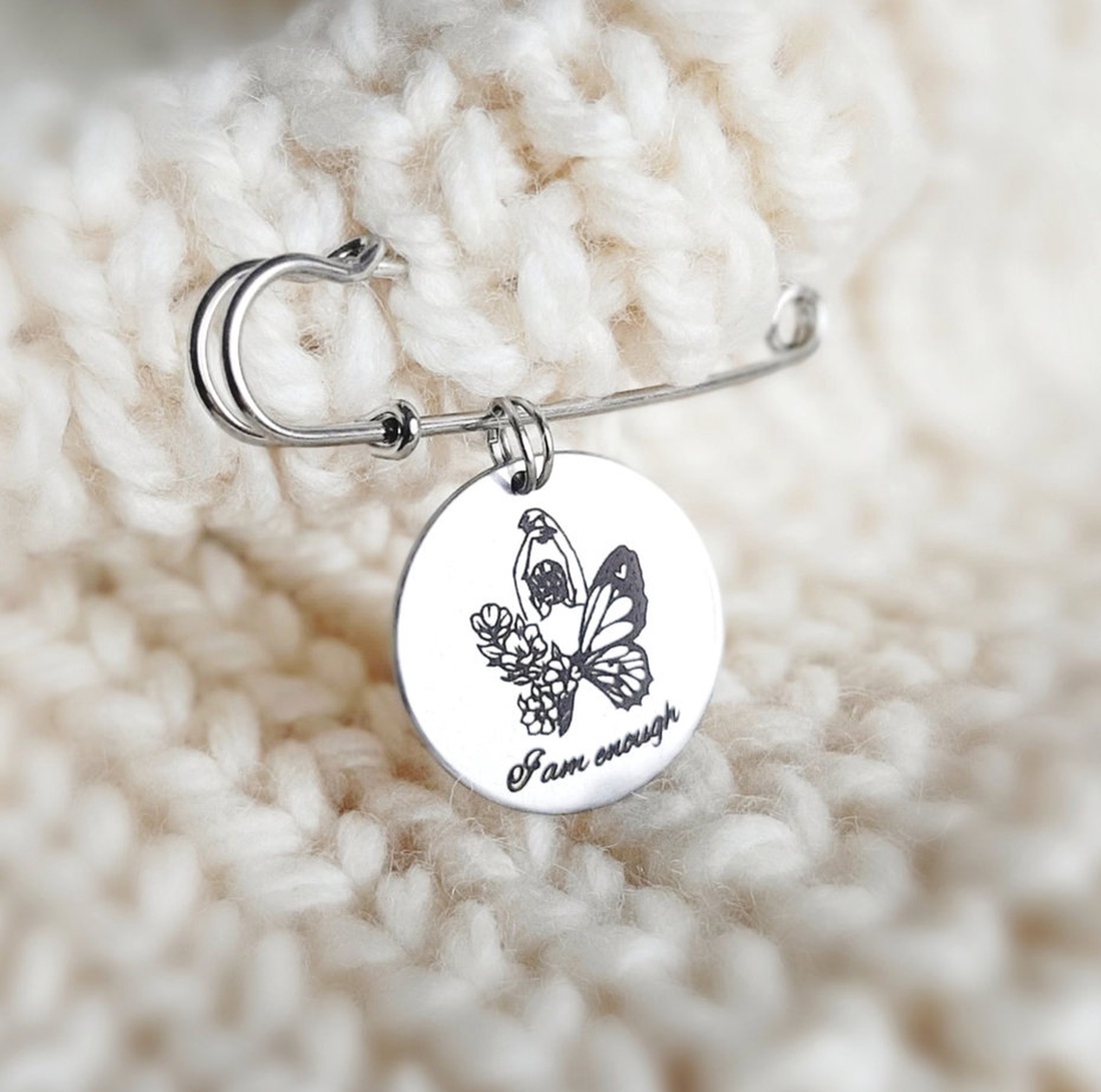 Broșă mare I AM ENOUGH  - bijuterii - broșe - Artynos.ro