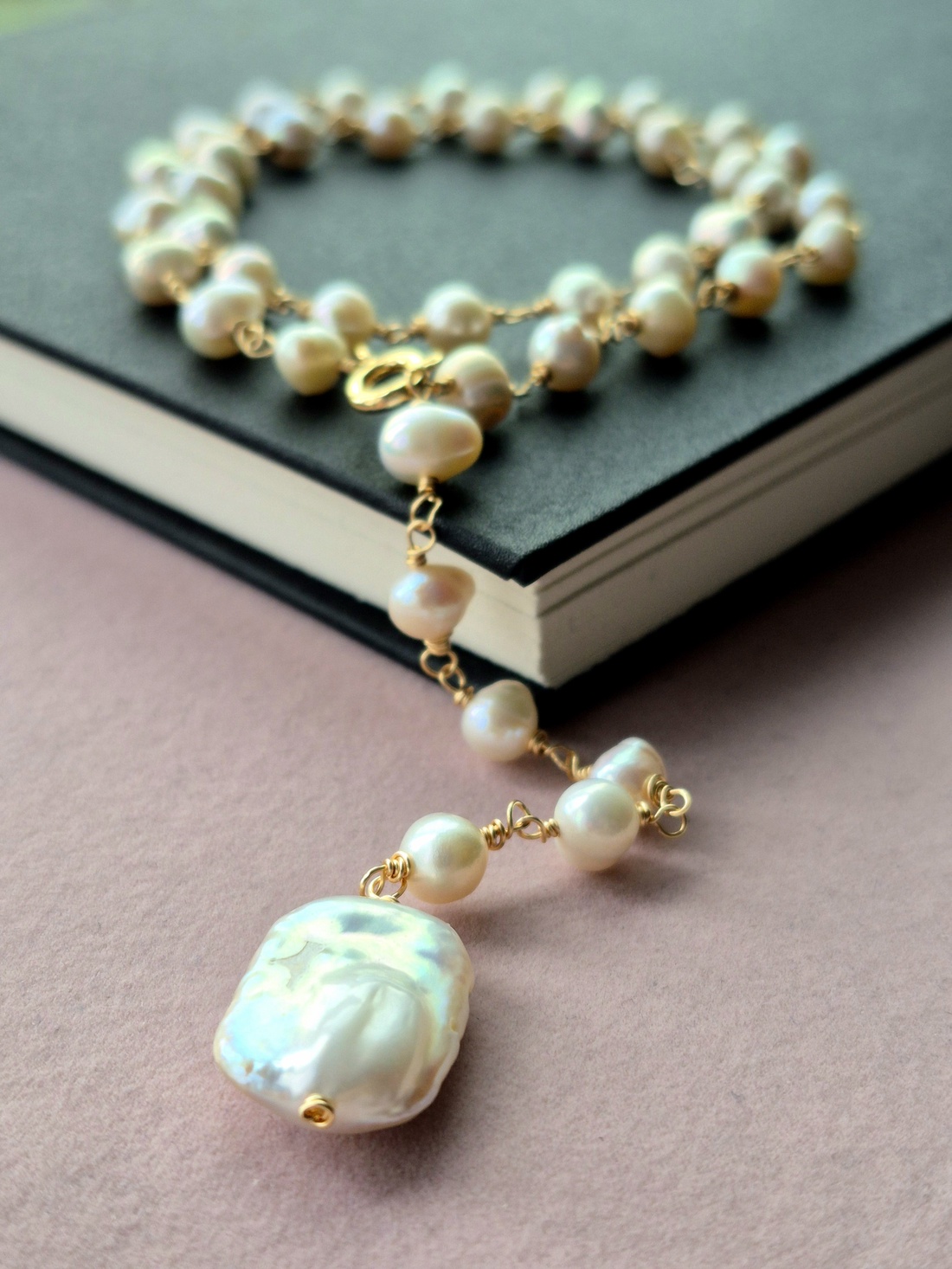 Colier aurit din perle de cultură și medalion perlă Baroque  - bijuterii - coliere - coliere din perle - Artynos.ro