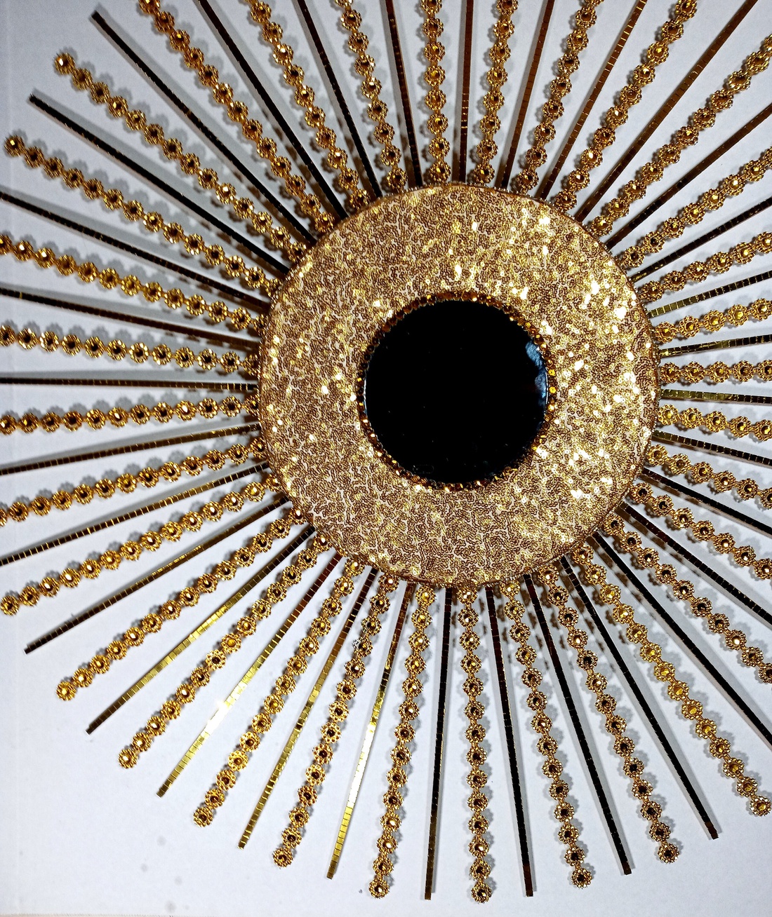 Beautiful Handmade Gold 80 cm Glam Sunburst Mirror Sequins - casă & stil de viață - decorațiuni de casă - oglinzi - Artynos.ro