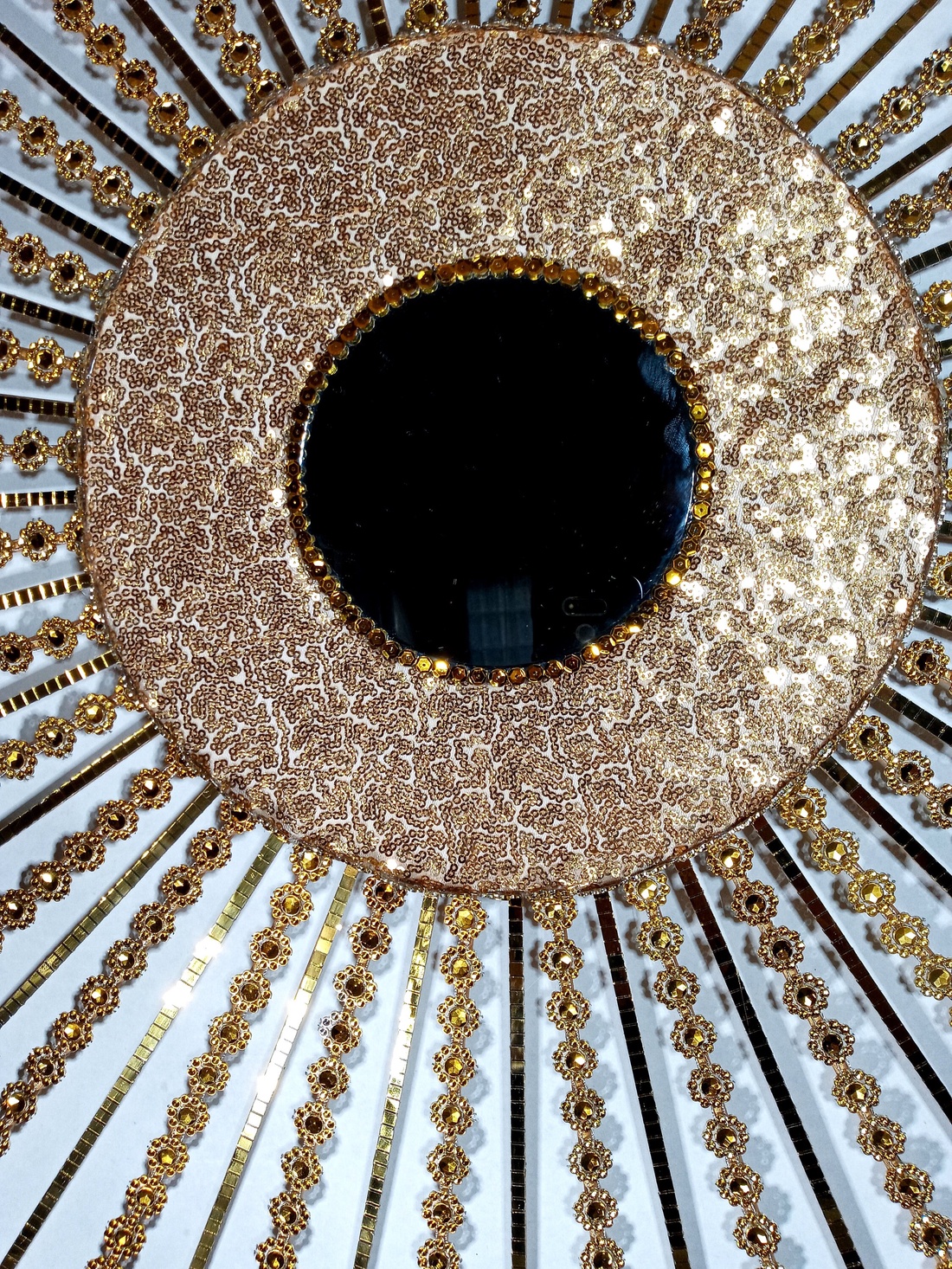 Beautiful Handmade Gold 80 cm Glam Sunburst Mirror Sequins - casă & stil de viață - decorațiuni de casă - oglinzi - Artynos.ro