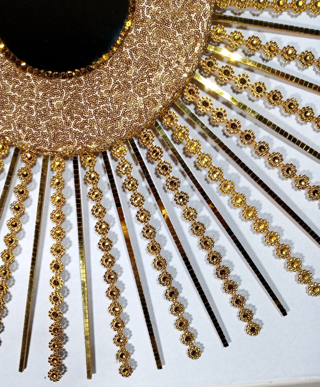 Beautiful Handmade Gold 80 cm Glam Sunburst Mirror Sequins - casă & stil de viață - decorațiuni de casă - oglinzi - Artynos.ro