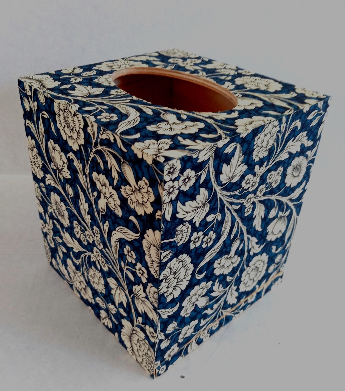  Wooden Tissue Box Blue Chrysanthemums Italian Paper - casă & stil de viață - organizare & depozitare - cutie pentru șervețele - Artynos.ro
