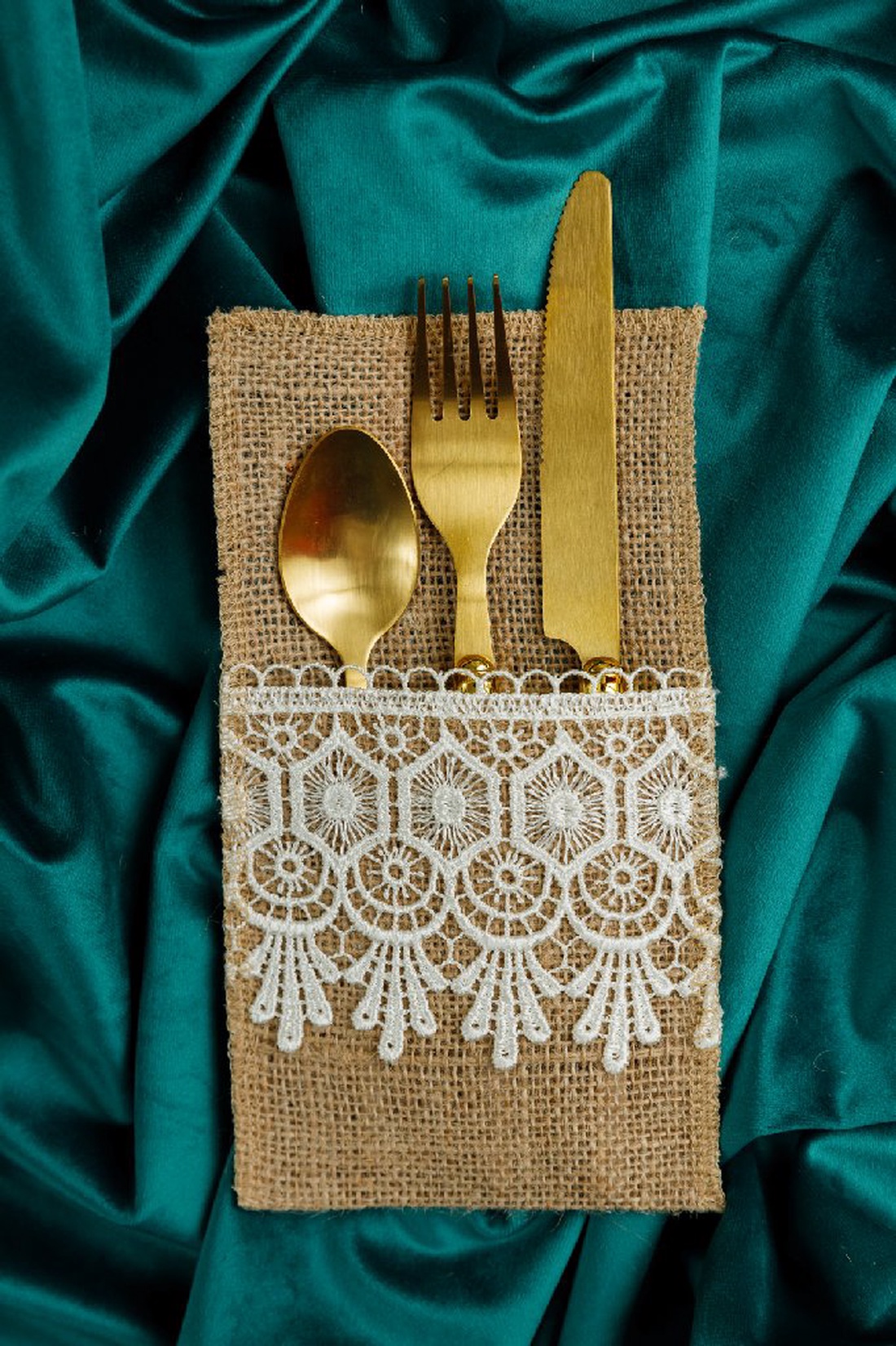 Set napron si suport tacamuri pentru masa - casă & stil de viață - accesorii pentru echipamente de bucătărie - accesorii de servire - față de masă - Artynos.ro Set napron si suport tacamuri pentru masa - casă & stil de viață - accesorii pentru echipamente de bucătărie - accesorii de servire - față de masă - Artynos.ro