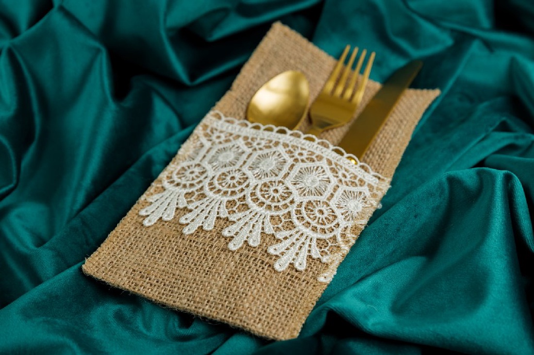 Set napron si suport tacamuri pentru masa - casă & stil de viață - accesorii pentru echipamente de bucătărie - accesorii de servire - față de masă - Artynos.ro Set napron si suport tacamuri pentru masa - casă & stil de viață - accesorii pentru echipamente de bucătărie - accesorii de servire - față de masă - Artynos.ro